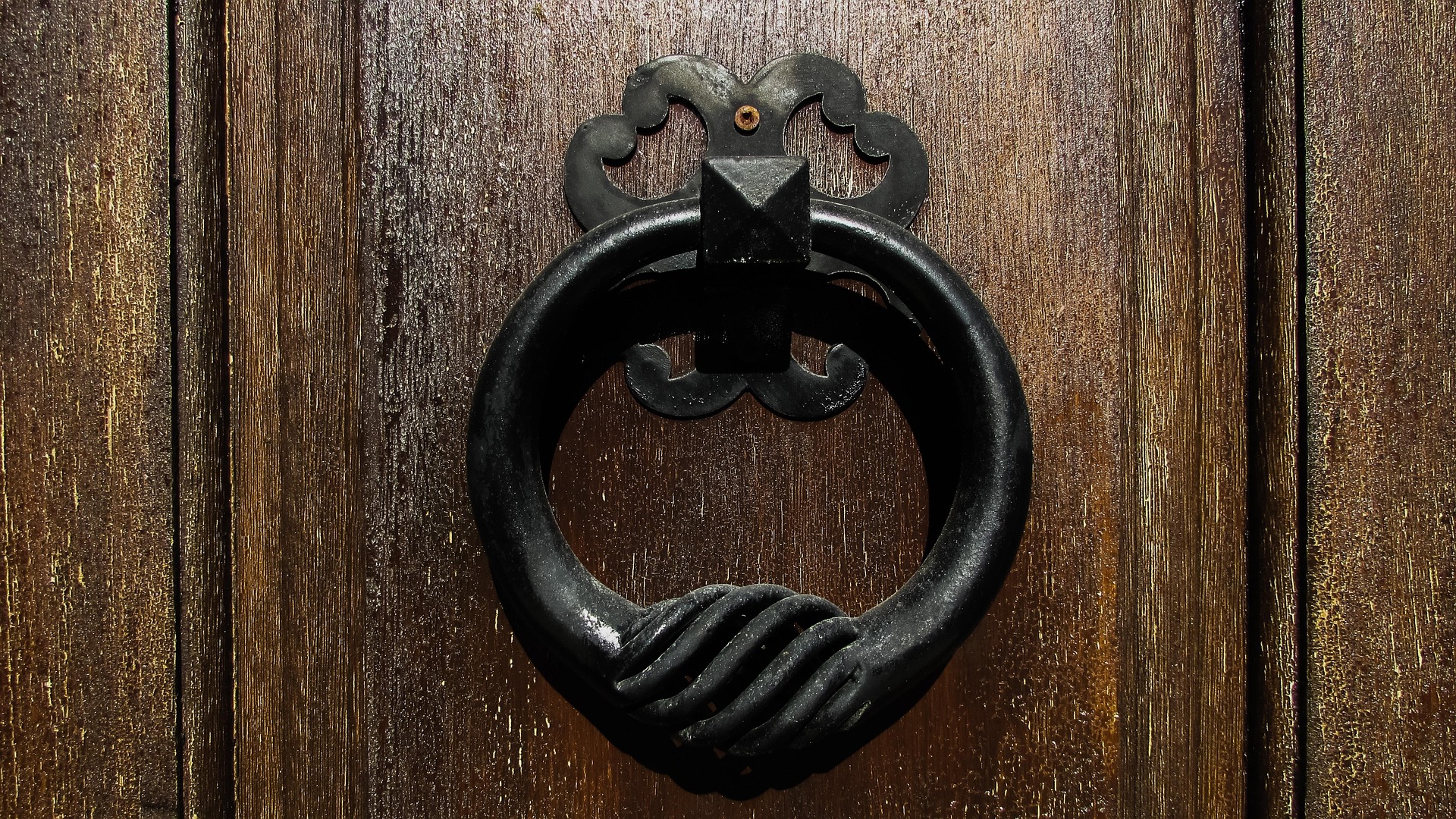 Metal doorknocker